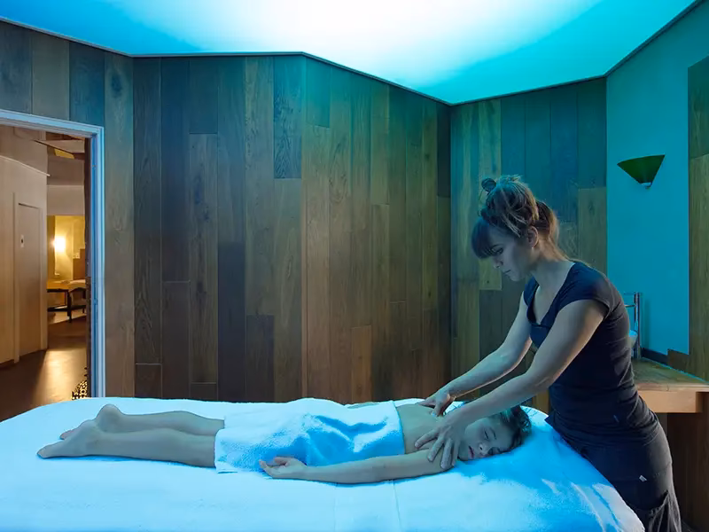 Qui a développé le massage assis ?