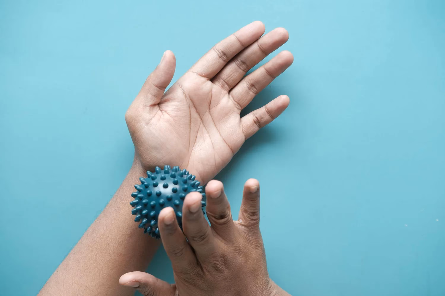 How to use a massage gun for a sore arm?