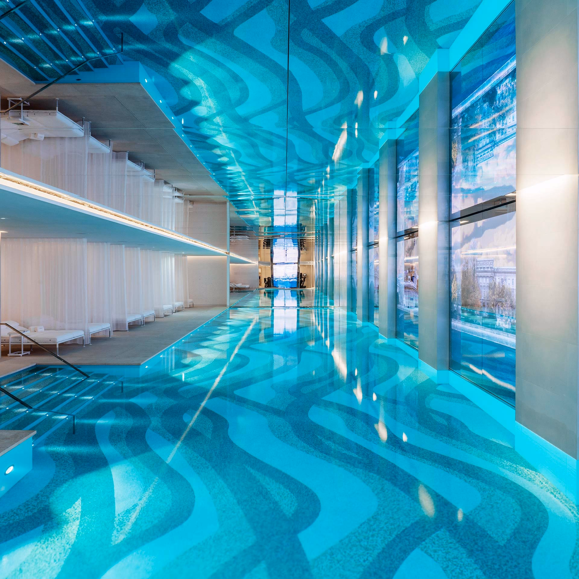 What are people saying about massage therapy in Paris?