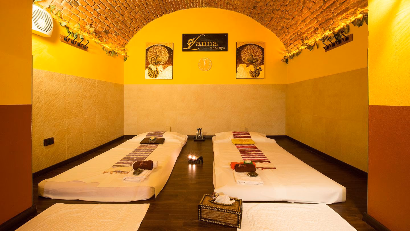 What is a bespoke massage in Milan city center?