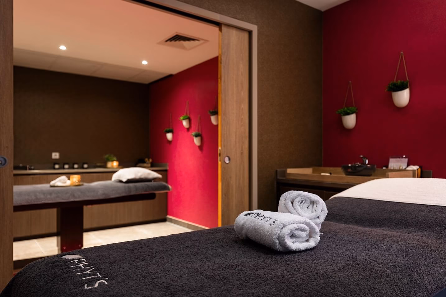 Does be Relax offer a spa at Charles de Gaulle Airport?