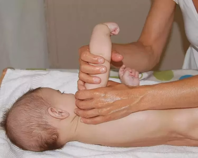 Quels sont les avantages de la formation en massage pour bébés ?