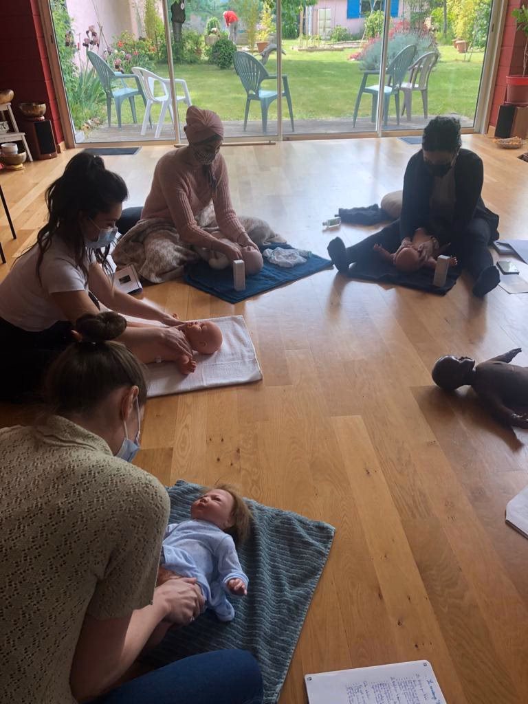 Comment pratiquer un massage sur un bébé de 1 mois à l’adolescence ?