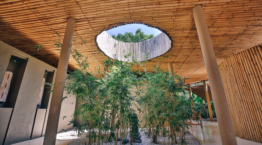 Where is Puri air massage & spa located?