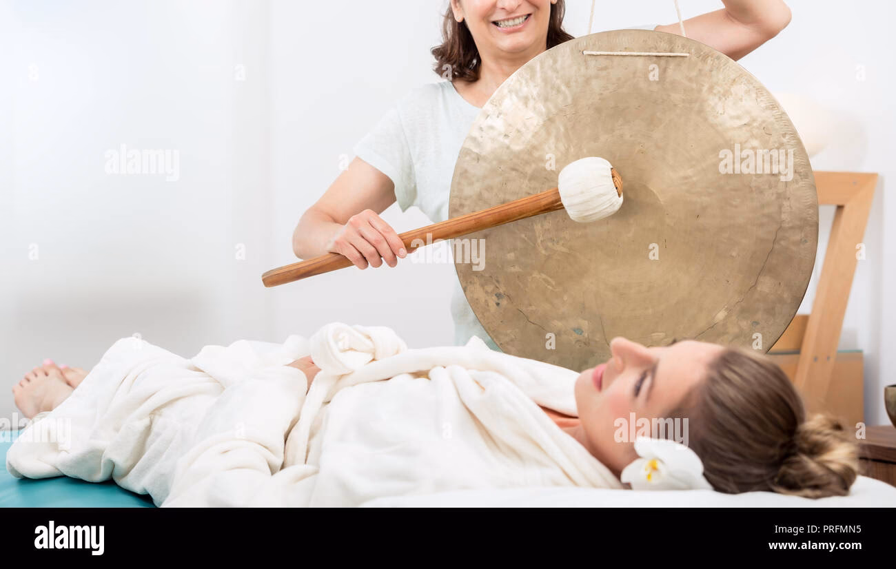 Pourquoi le gong est-il associé à la relaxation ?