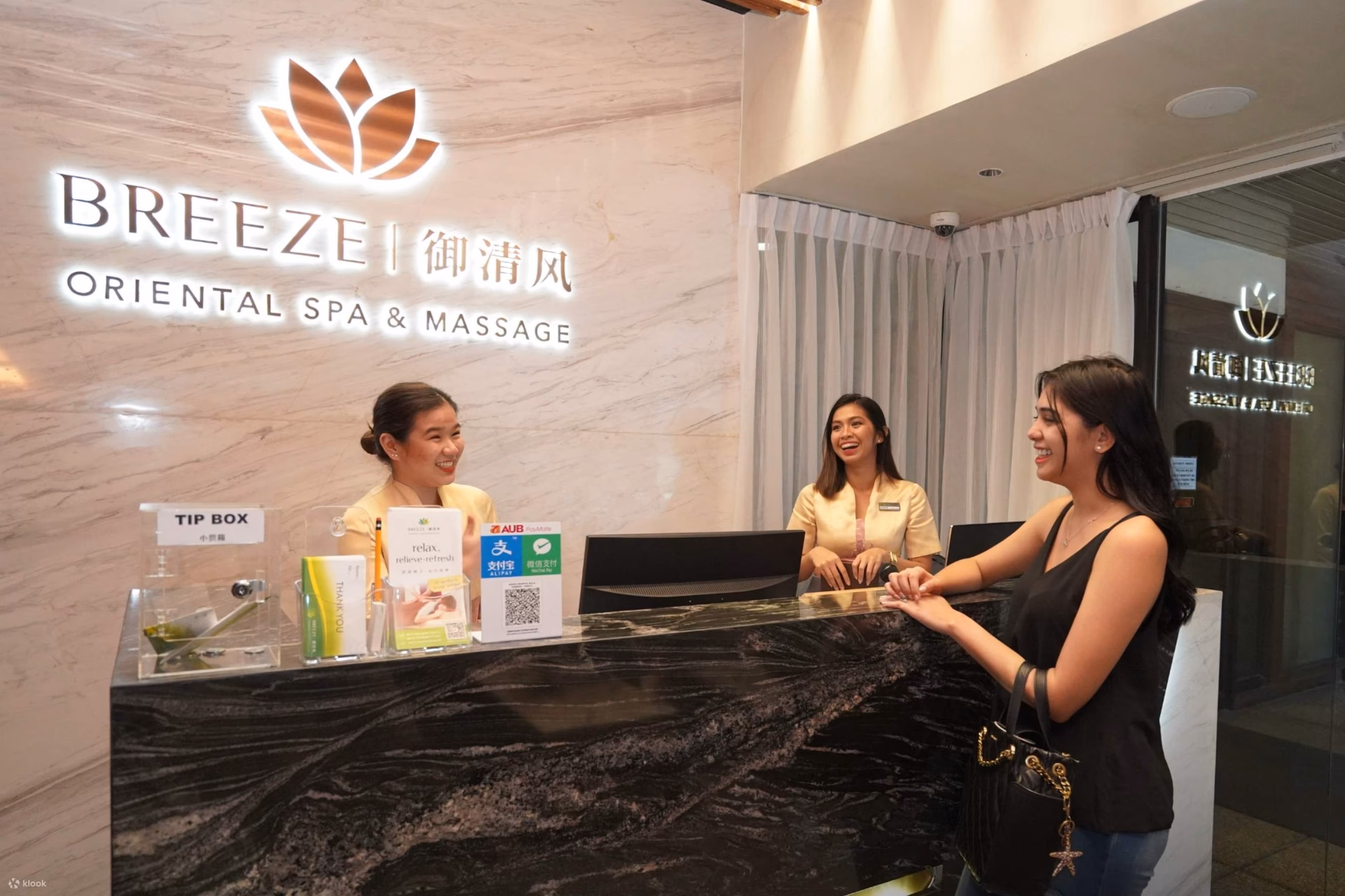 How much does a massage cost in Manila?