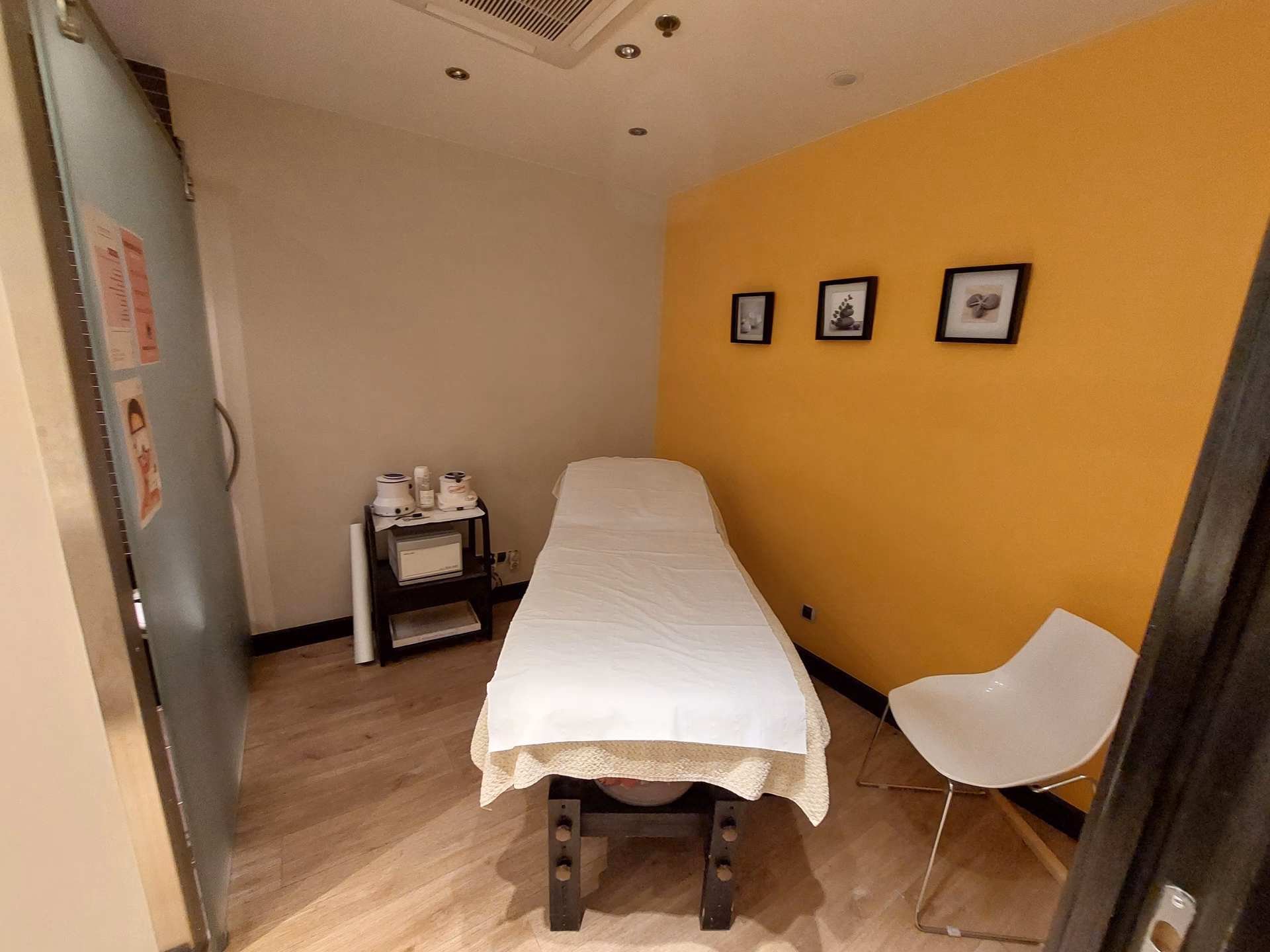 Quelle est la station la moins chère autour de Avallon ?