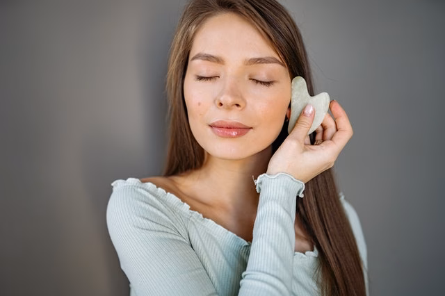 Quels sont les bienfaits du massage facial avec un rouleau de jade ?