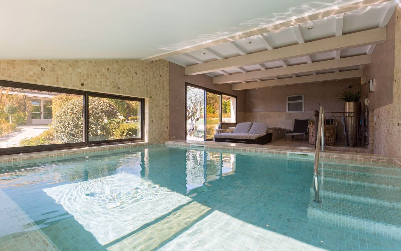 Où se trouve Le Grand Hotel à Forcalquier?