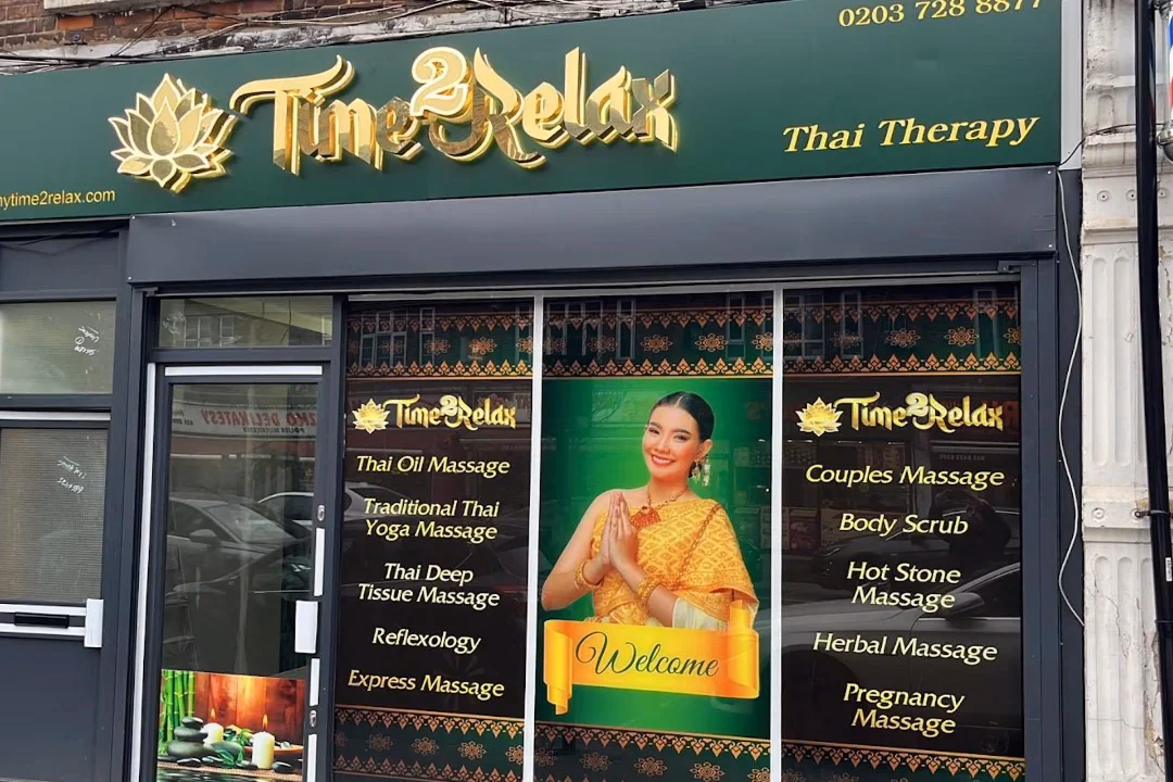 What massage services does E17 8BG offer?