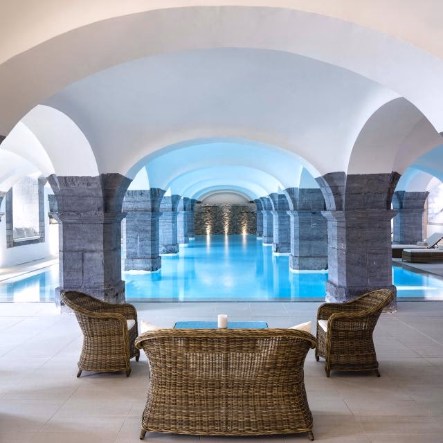 Où se trouve le salon de massage ?