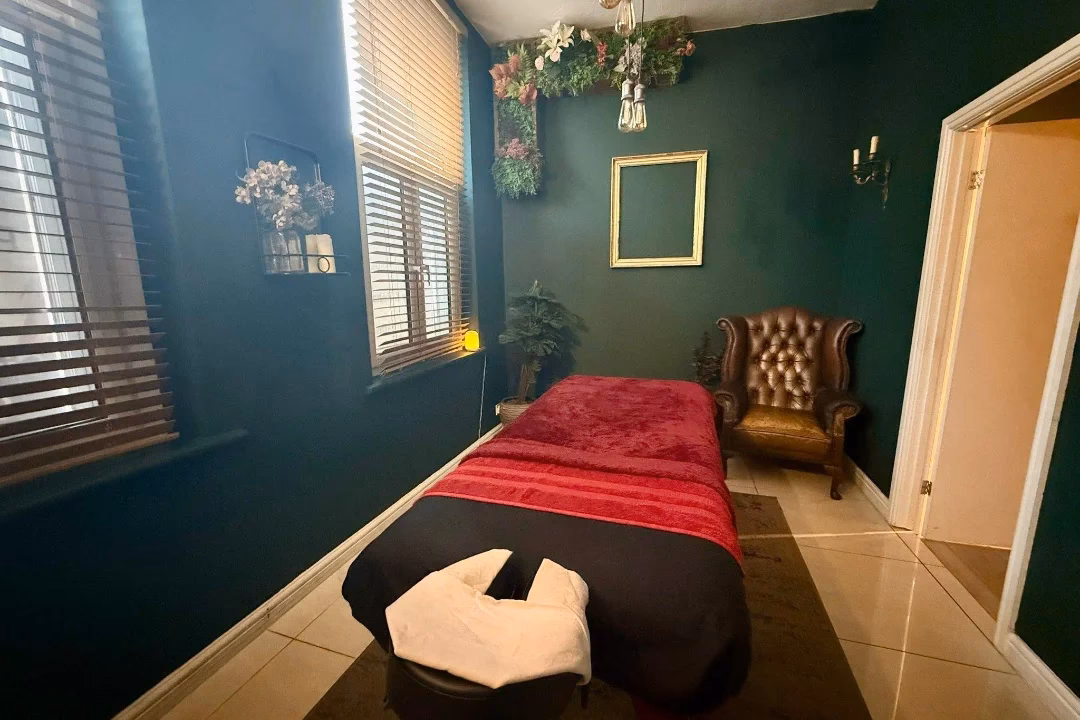 What types of massage services do traditional masseur offer?