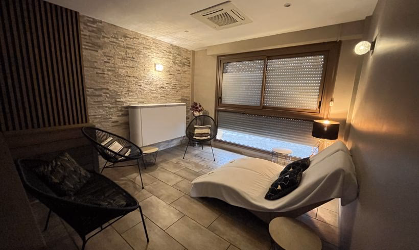 Comment contacter la poste de Péronnas ?