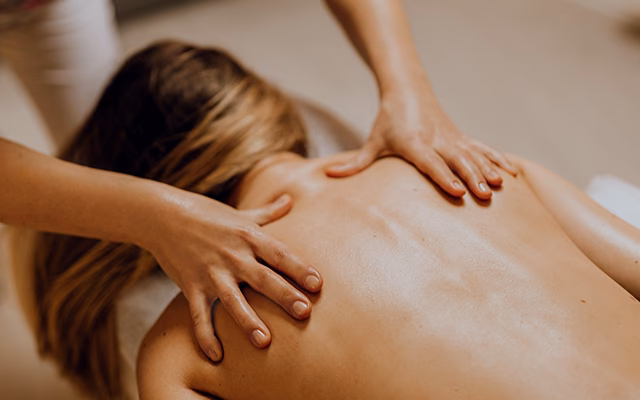 Comment faire un massage polynésien?