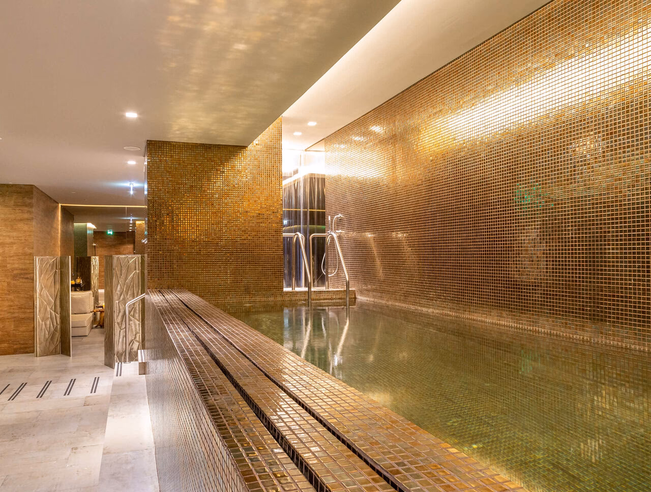 What are people saying about massage therapy in Ponta Delgada?