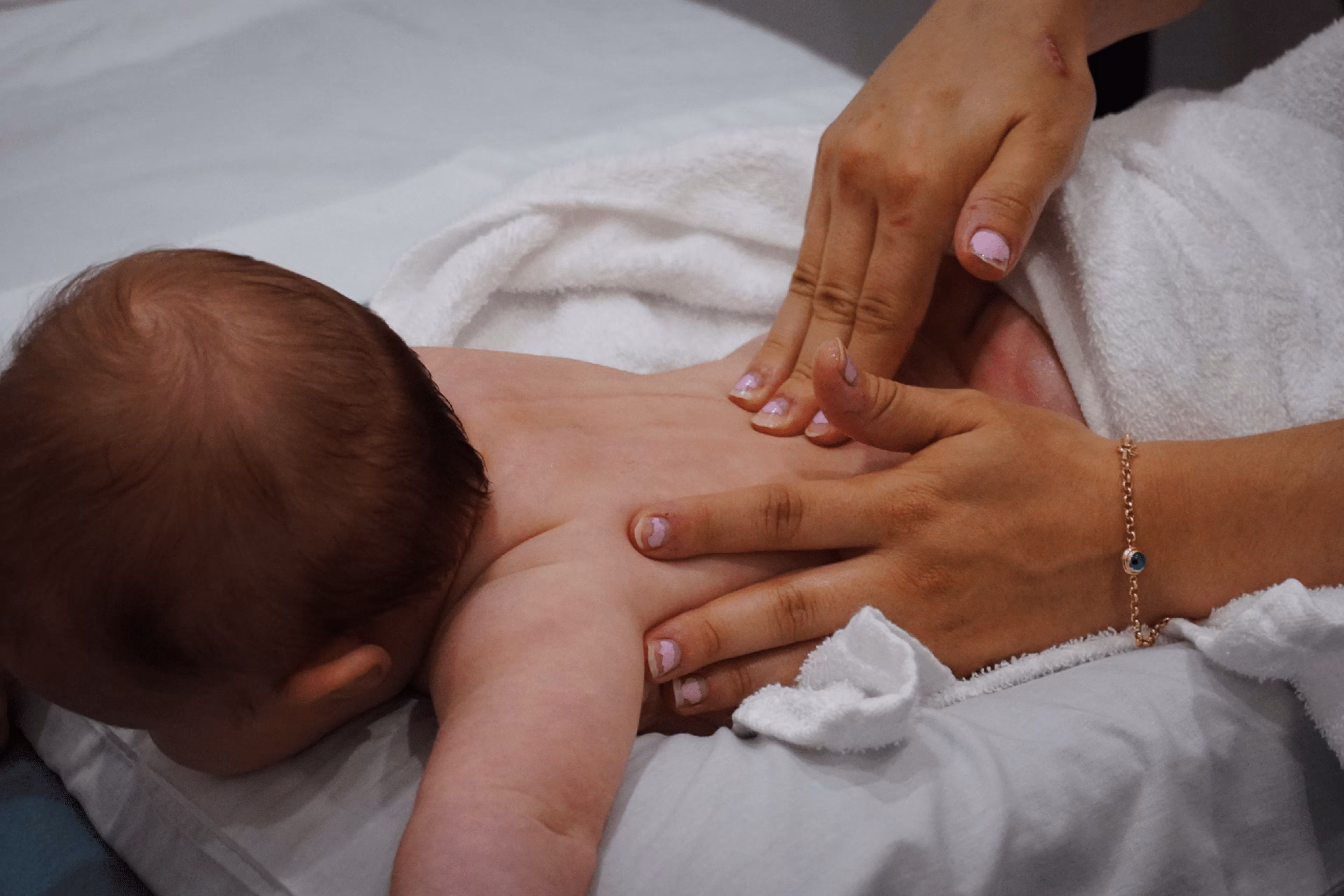 Quels sont les bienfaits du massage pour bébé ?