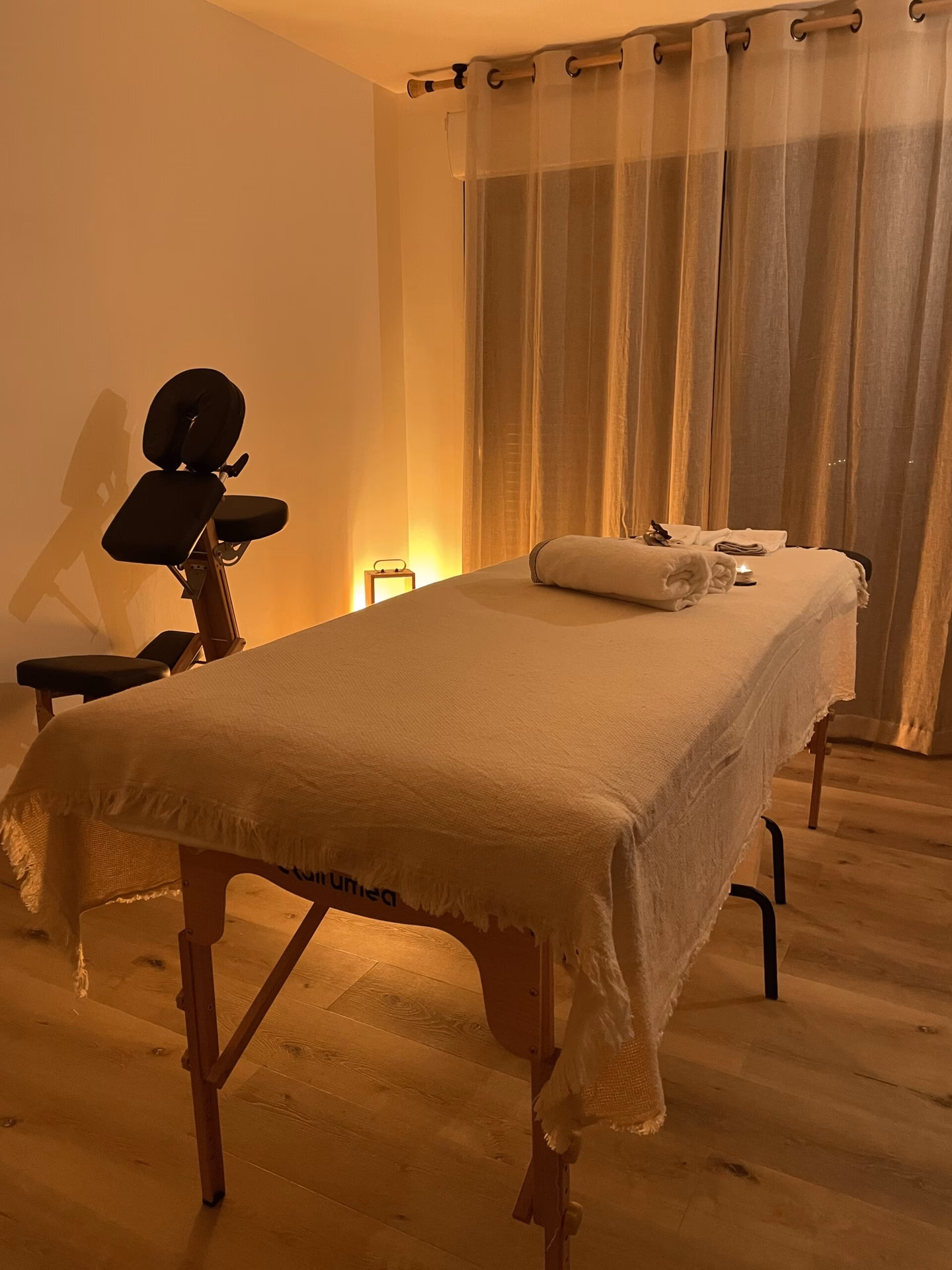 Où se trouve le village club à Soustons ?