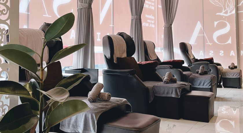 Qui a fondé l'institut de massage thaï à Nice?
