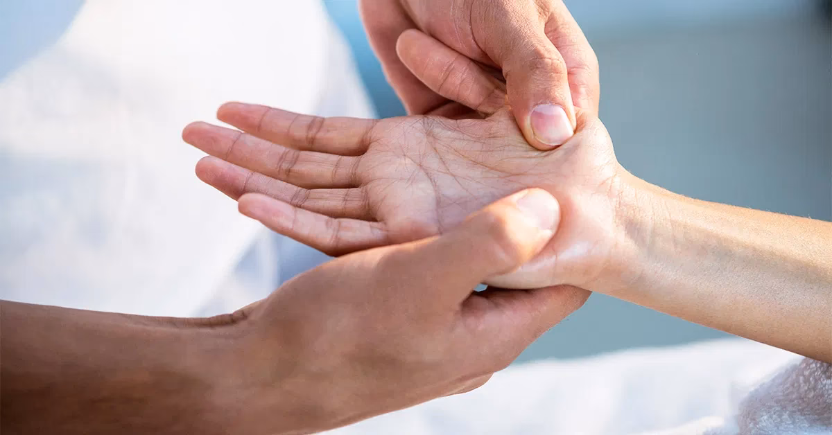 What are the benefits of palm massage?