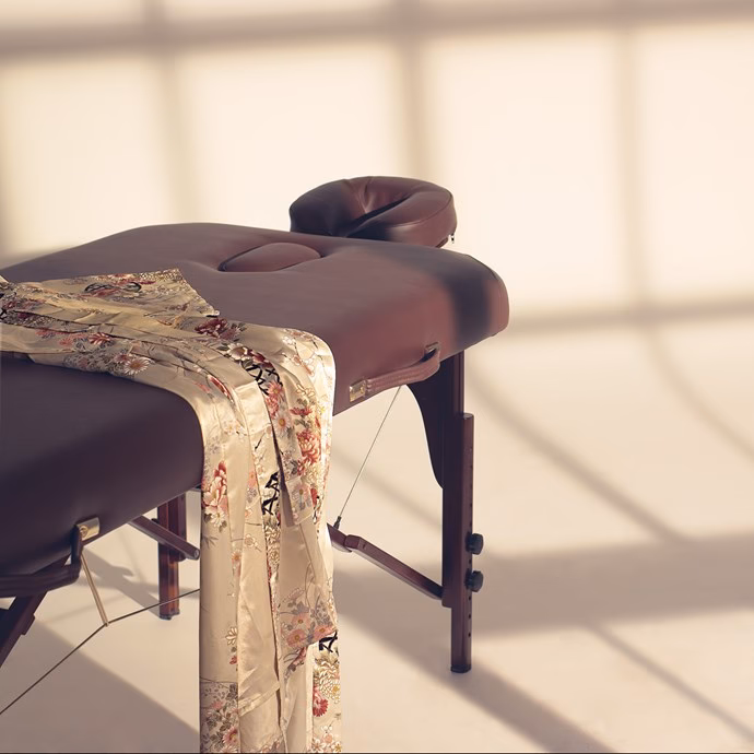 Quelle est la spécialité de la table de massage d'exception ?