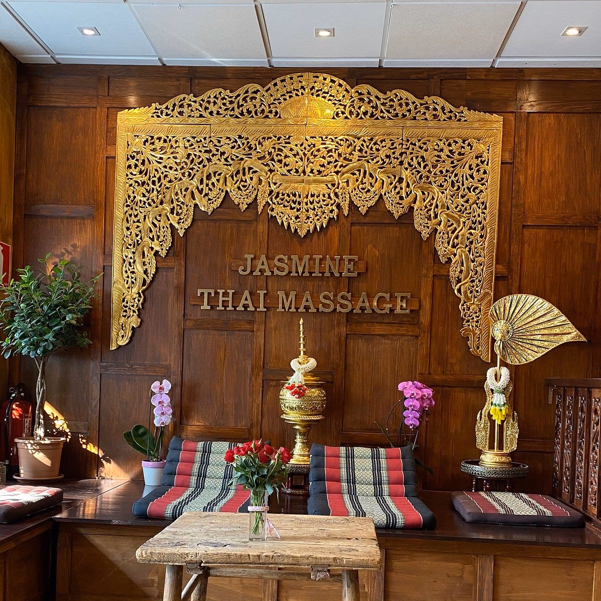 What are the benefits of Thai massage therapy?