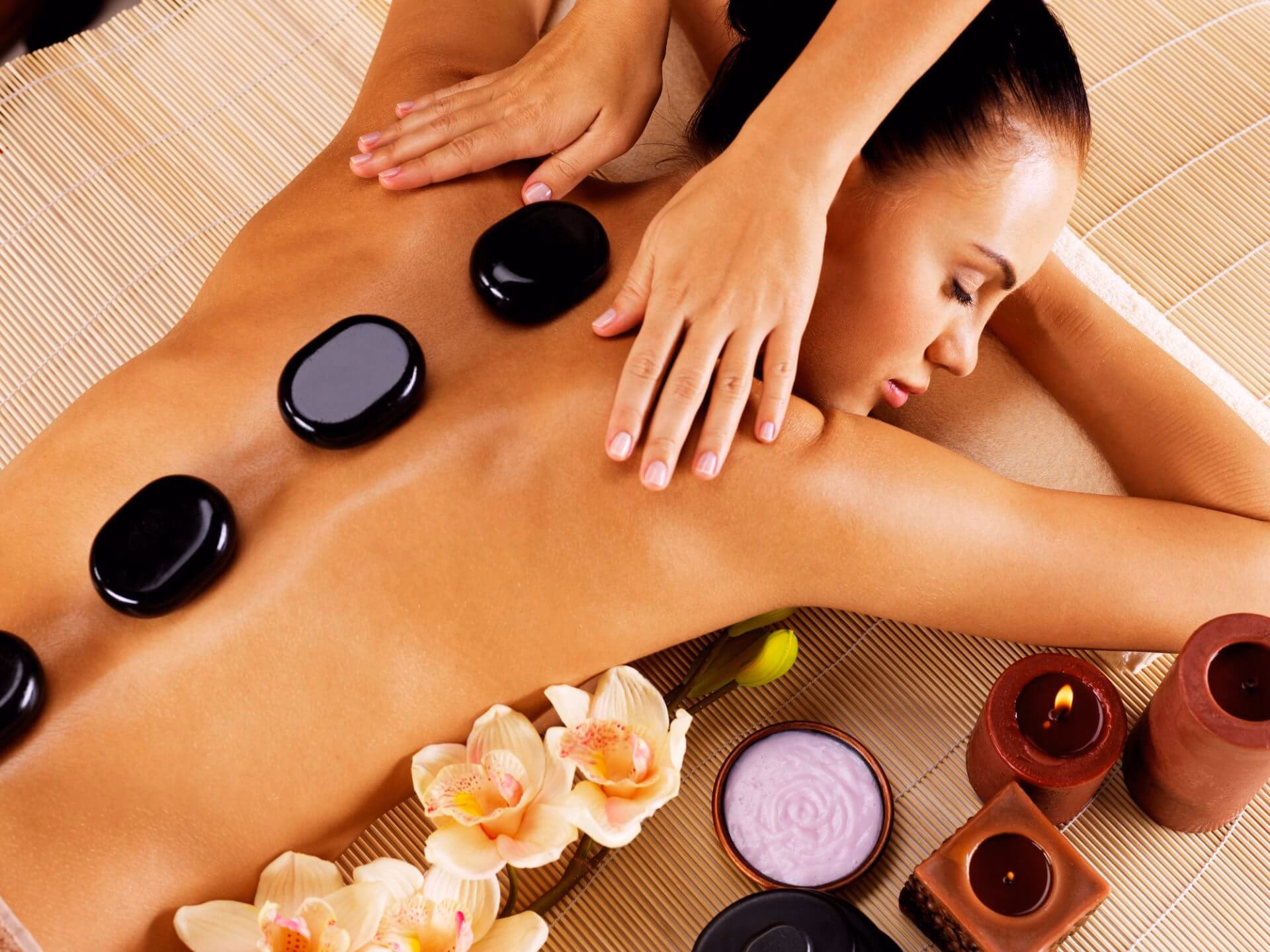 How does hot stone therapy work?